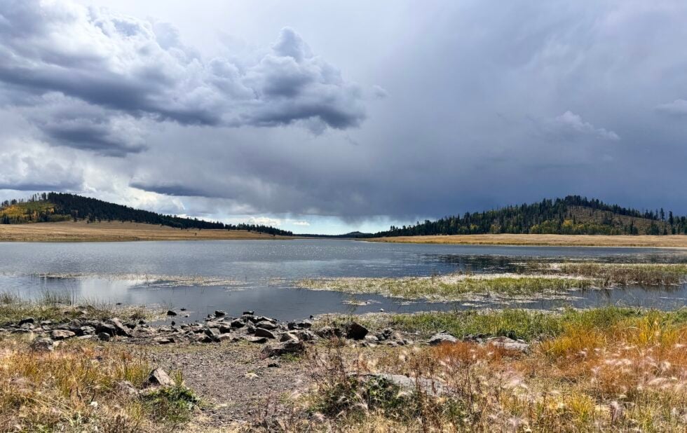 Beautiful Crescent Lake in The Arizona White Mountains Things To Do